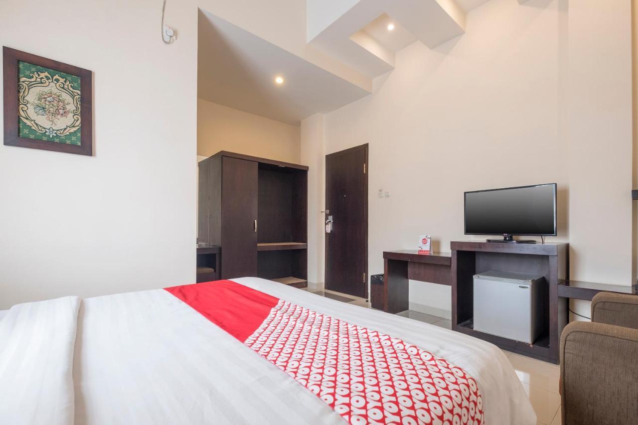 Oyo 424 Asia Hotel Макасар Екстер'єр фото