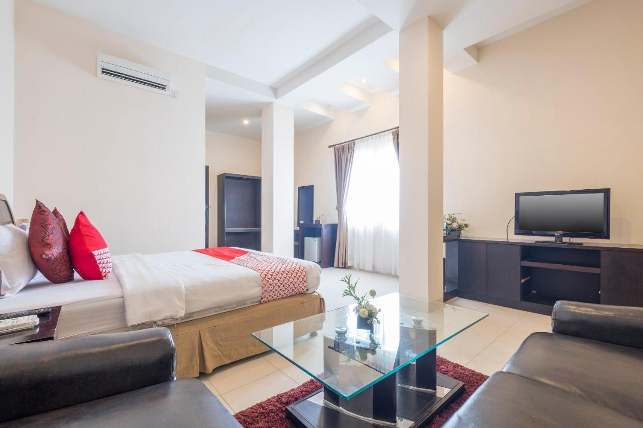 Oyo 424 Asia Hotel Макасар Екстер'єр фото
