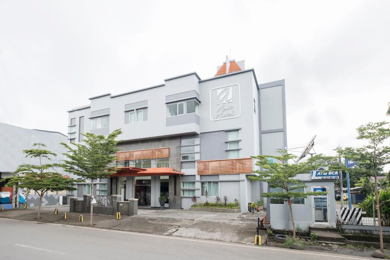 Oyo 424 Asia Hotel Макасар Екстер'єр фото