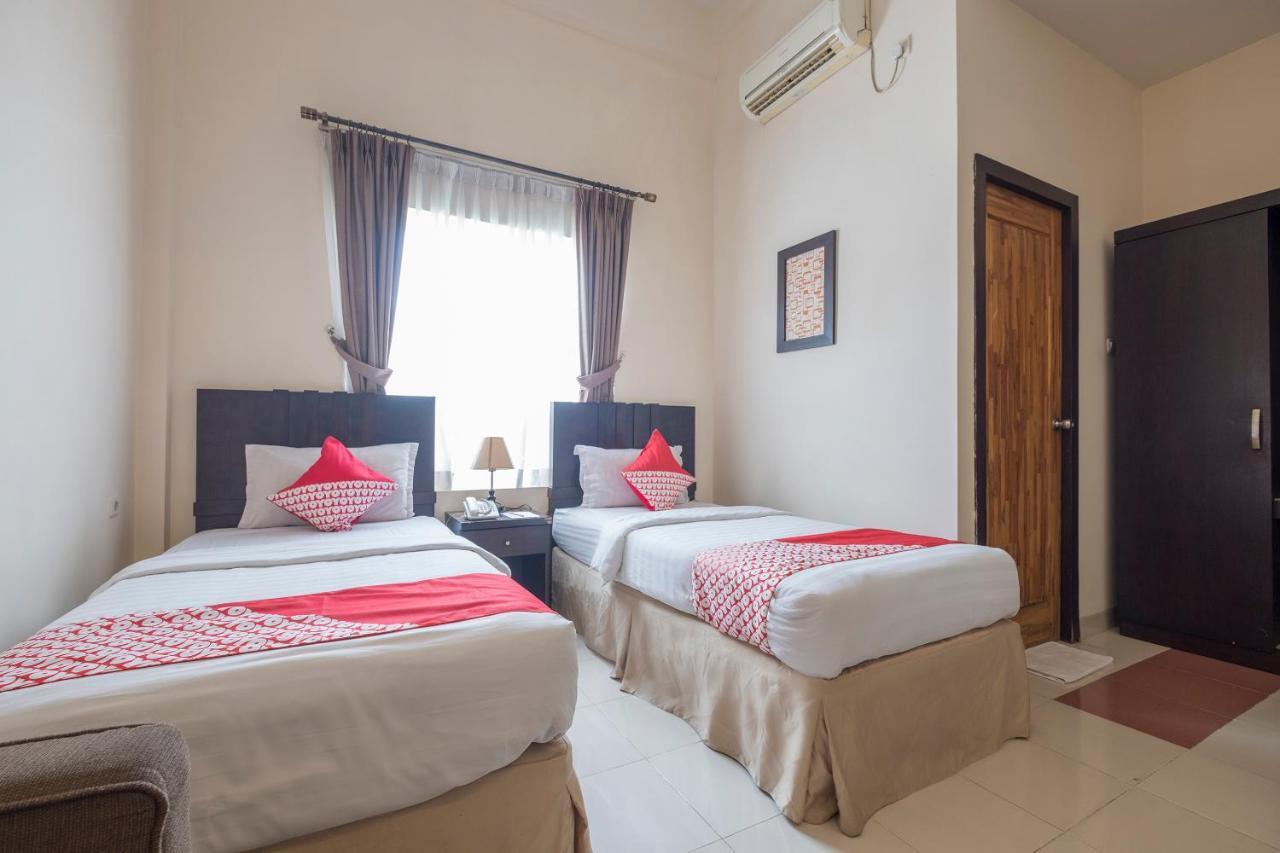 Oyo 424 Asia Hotel Макасар Екстер'єр фото